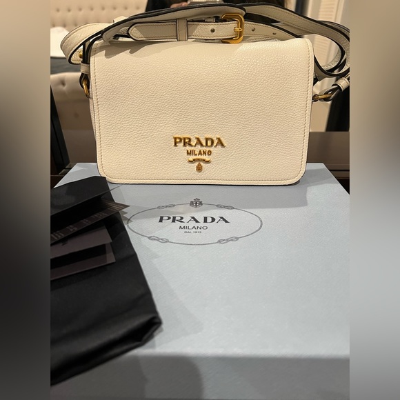This Prada Vitello Phenix Flap Crossbody Bianco - Picture 3 of 8